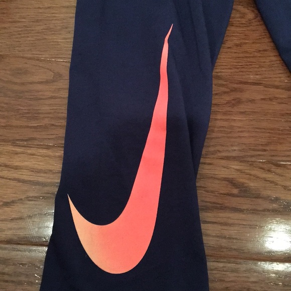 NWT Nike Dri-Fit crop workout pants - Picture 3 of 6